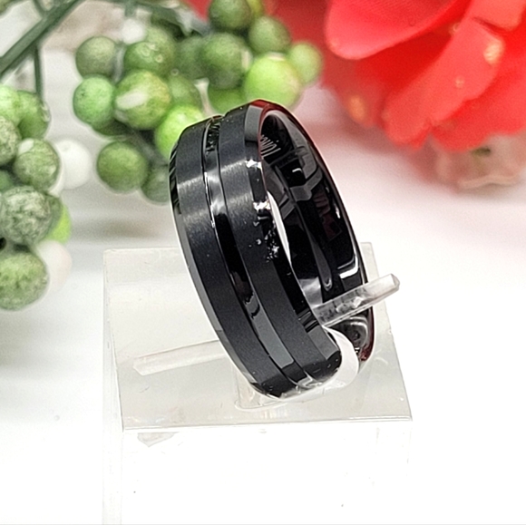 Beautiful quality Tungsten mens wedding band, ring 💍. - Picture 3 of 3
